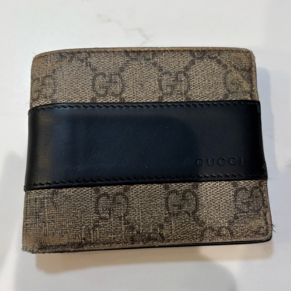 Men’s Gucci Supreme wallet